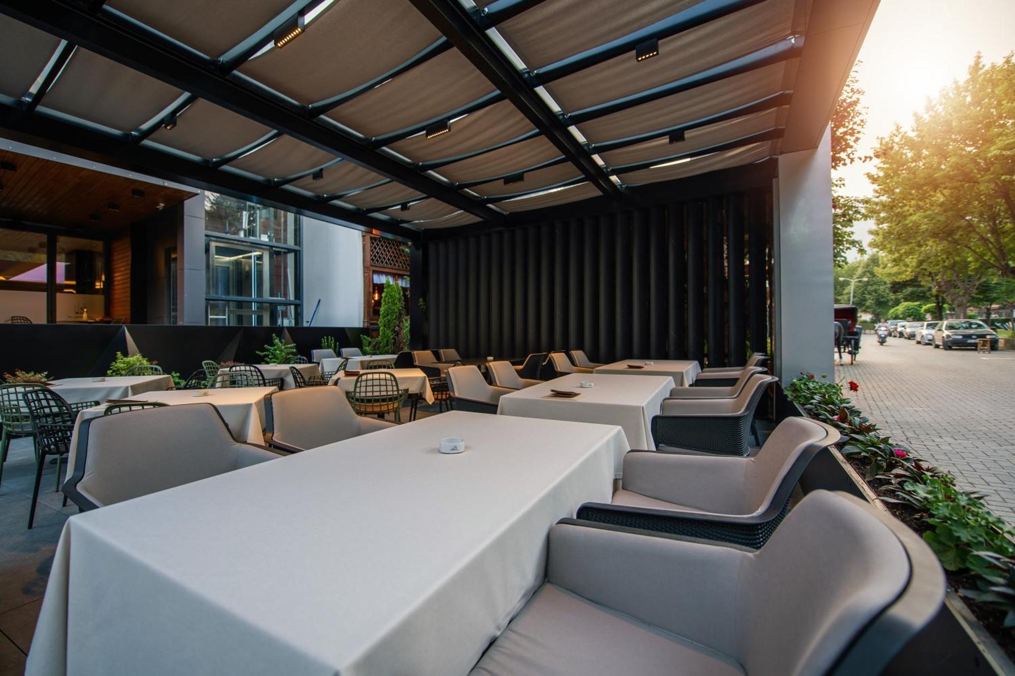 Seraphine Plaza Peje Dış mekan fotoğraf