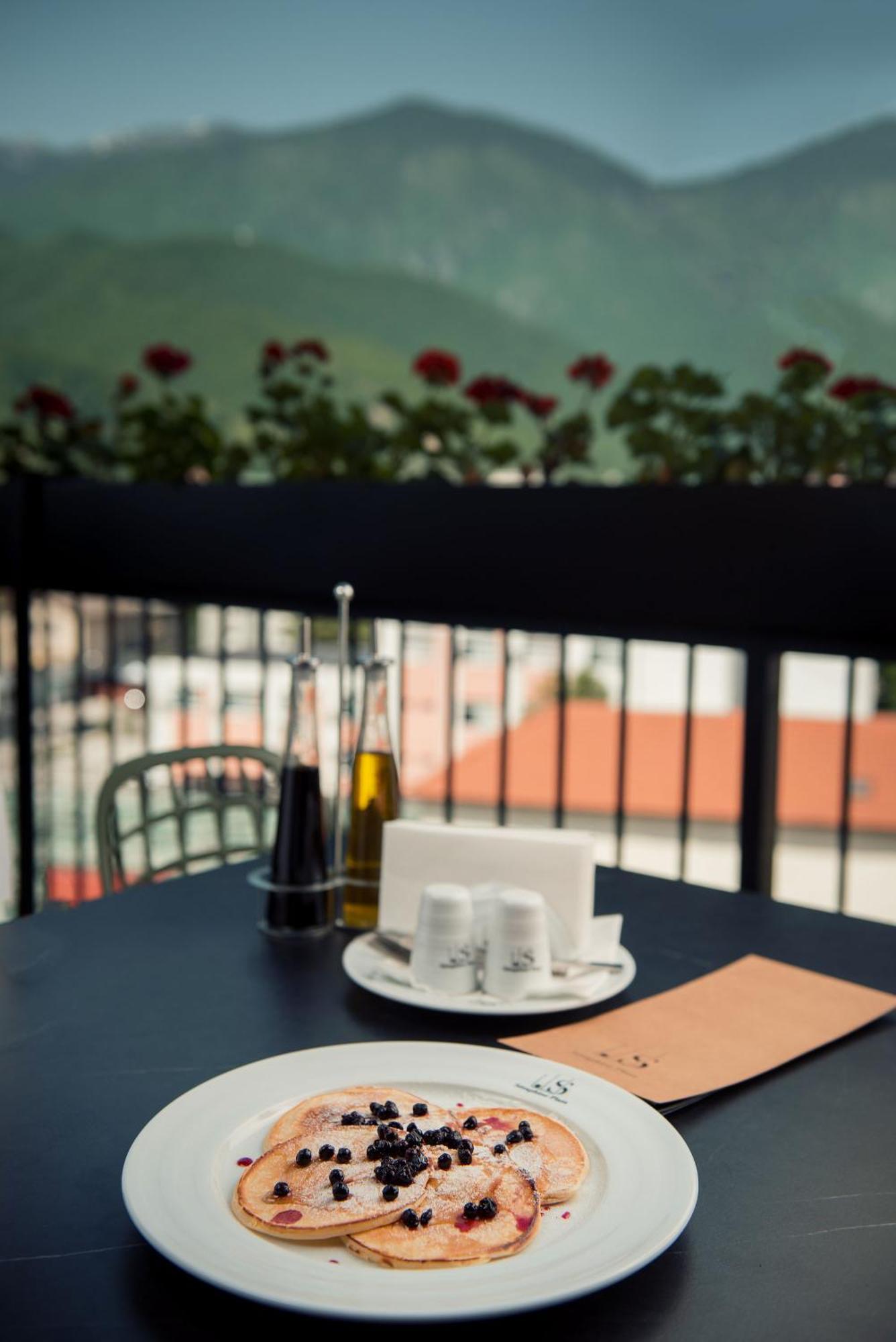 Seraphine Plaza Peje Dış mekan fotoğraf