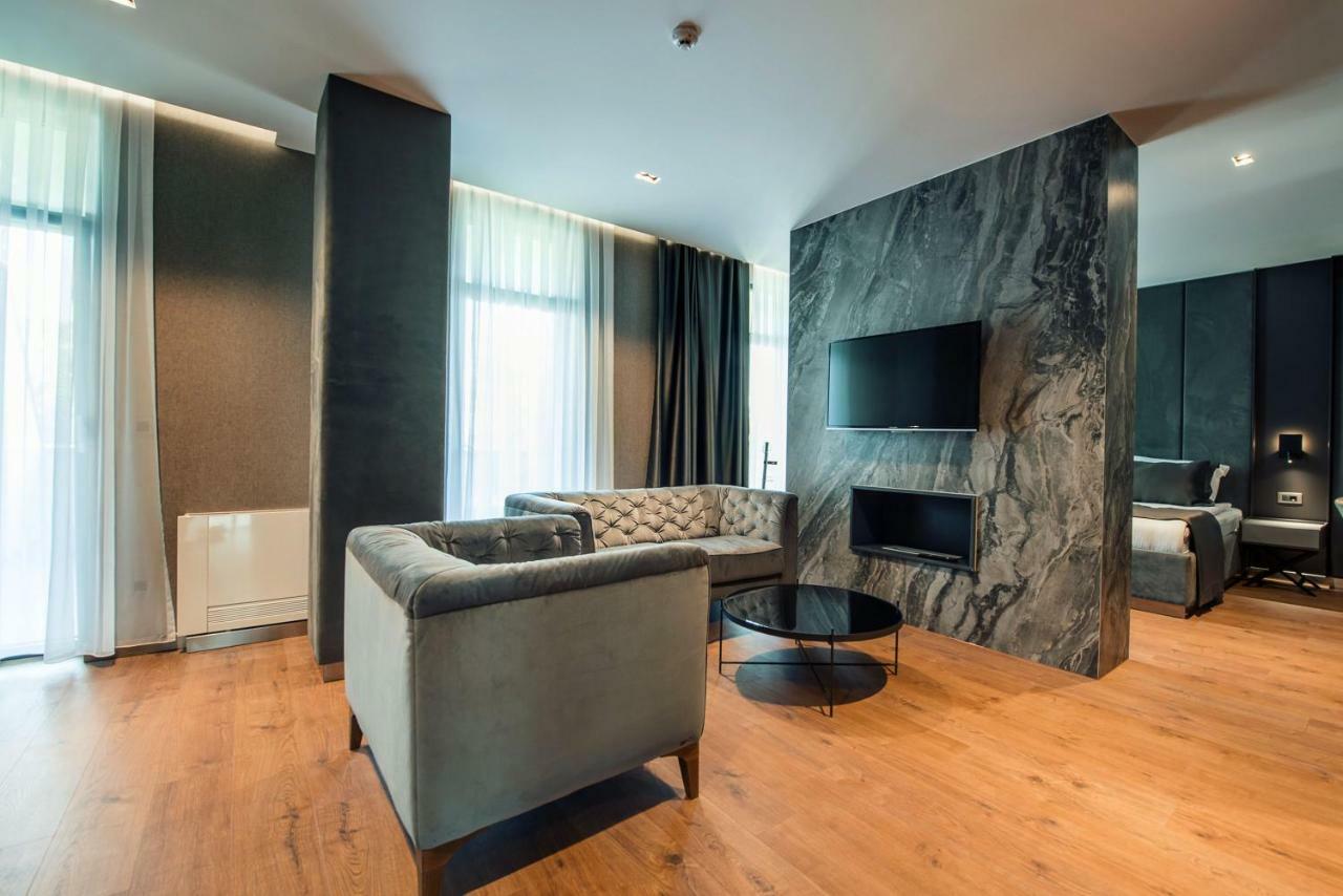 Seraphine Plaza Peje Dış mekan fotoğraf