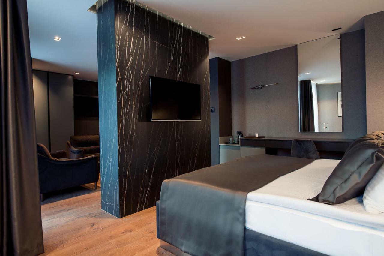 Seraphine Plaza Peje Dış mekan fotoğraf