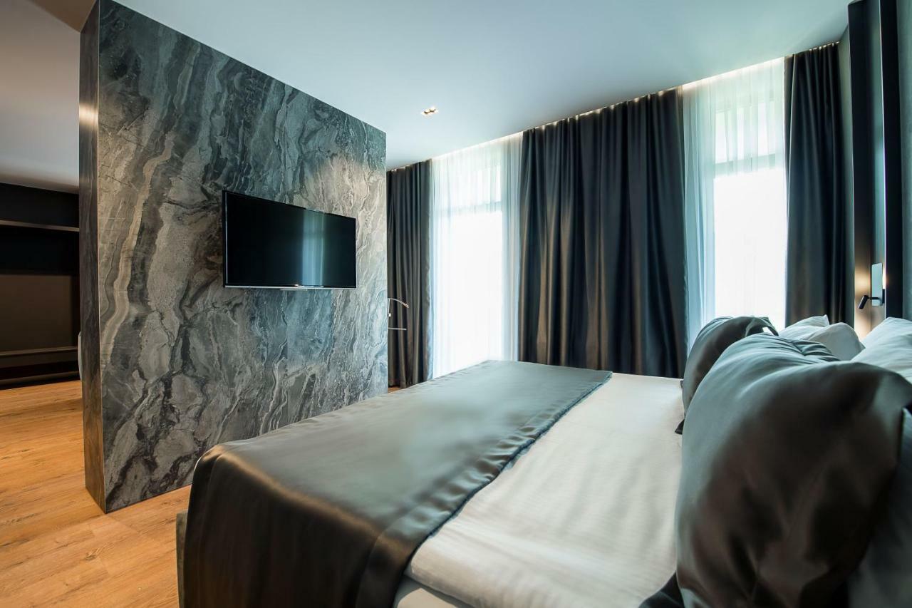 Seraphine Plaza Peje Dış mekan fotoğraf